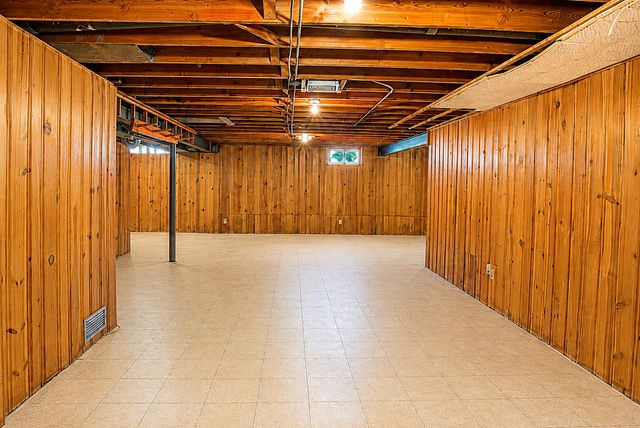 8904 Parrish Avenue, Highland, IN 46322