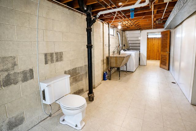 8904 Parrish Avenue, Highland, IN 46322