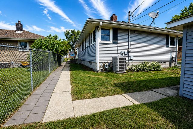 8904 Parrish Avenue, Highland, IN 46322