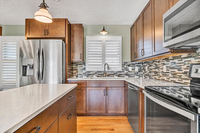 259 Brooks Point LN, Union Hall, VA 24176