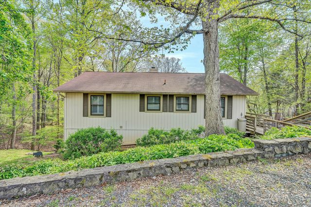 259 Brooks Point LN, Union Hall, VA 24176
