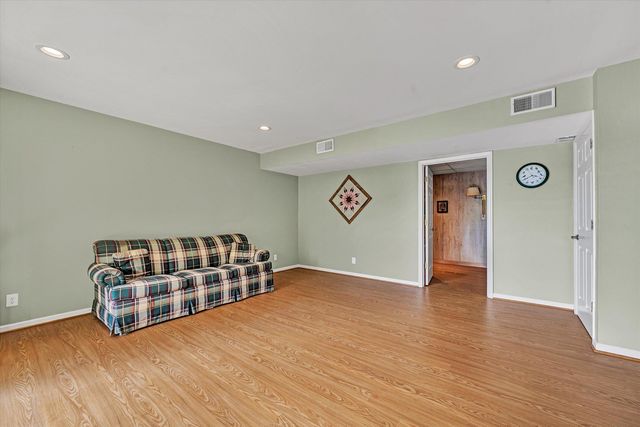 259 Brooks Point LN, Union Hall, VA 24176