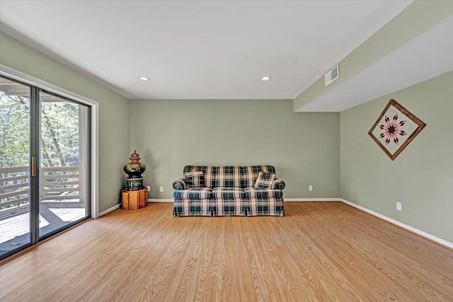 259 Brooks Point LN, Union Hall, VA 24176