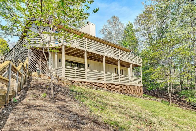 259 Brooks Point LN, Union Hall, VA 24176