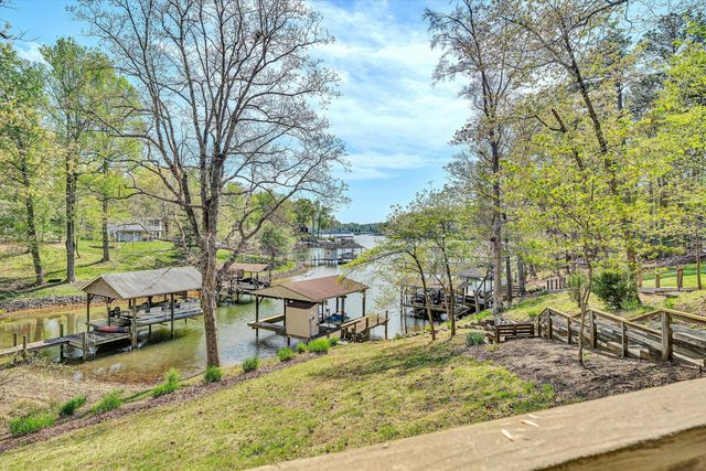 259 Brooks Point LN, Union Hall, VA 24176