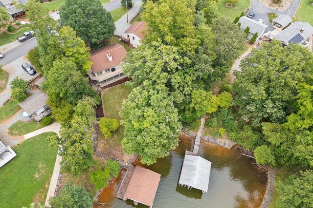 259 Brooks Point LN, Union Hall, VA 24176
