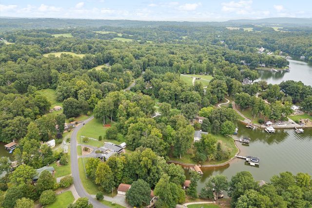259 Brooks Point LN, Union Hall, VA 24176