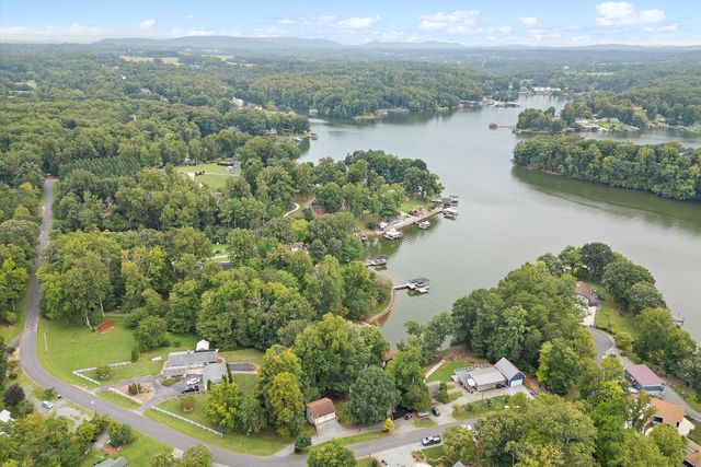 259 Brooks Point LN, Union Hall, VA 24176