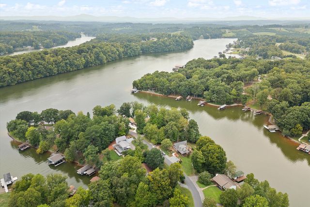 259 Brooks Point LN, Union Hall, VA 24176
