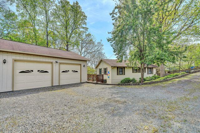 259 Brooks Point LN, Union Hall, VA 24176