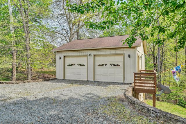259 Brooks Point LN, Union Hall, VA 24176
