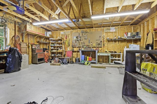 259 Brooks Point LN, Union Hall, VA 24176