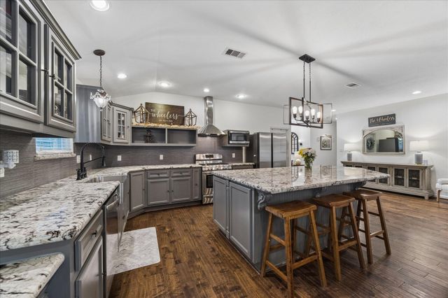 606 Kyle Street, Sugar Land, TX 77478