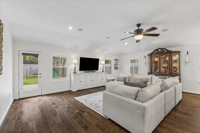 606 Kyle Street, Sugar Land, TX 77478