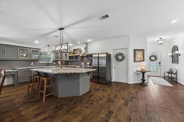 606 Kyle Street, Sugar Land, TX 77478