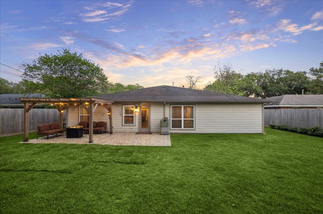 606 Kyle Street, Sugar Land, TX 77478