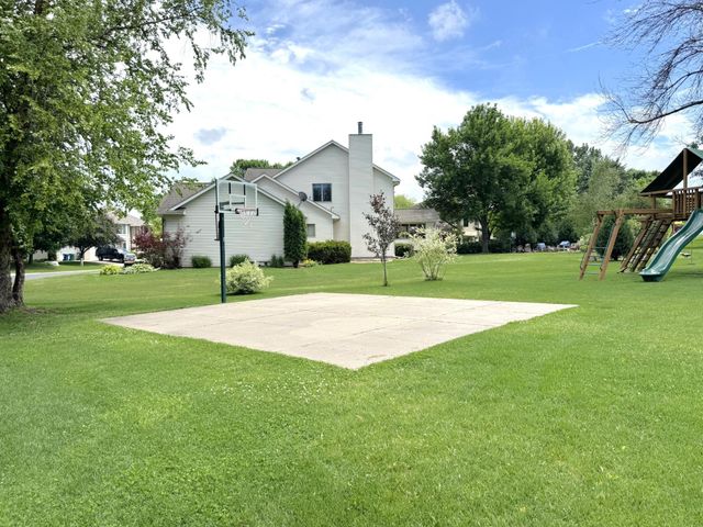8658 Upland Lane N, Maple Grove, MN 55311