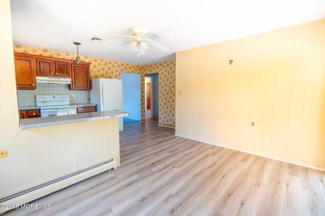 6 Bolans Court, Toms River, NJ 08757
