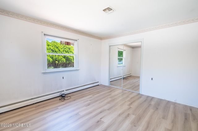 6 Bolans Court, Toms River, NJ 08757