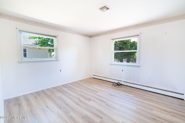 6 Bolans Court, Toms River, NJ 08757