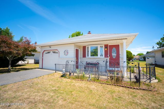 6 Bolans Court, Toms River, NJ 08757