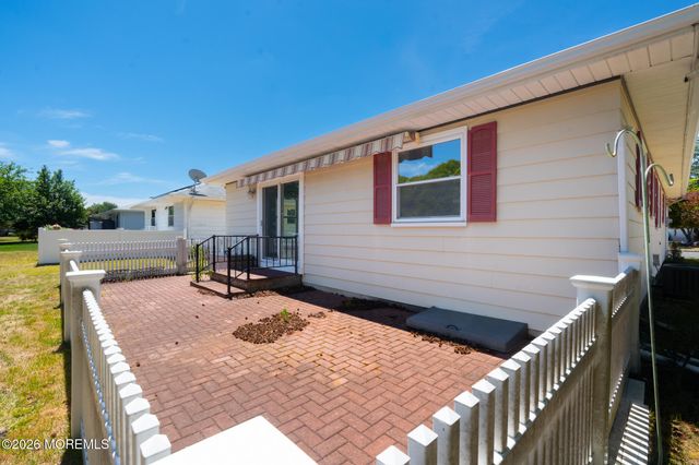 6 Bolans Court, Toms River, NJ 08757