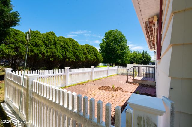 6 Bolans Court, Toms River, NJ 08757