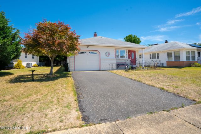 6 Bolans Court, Toms River, NJ 08757