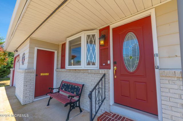 6 Bolans Court, Toms River, NJ 08757