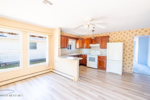 6 Bolans Court, Toms River, NJ 08757