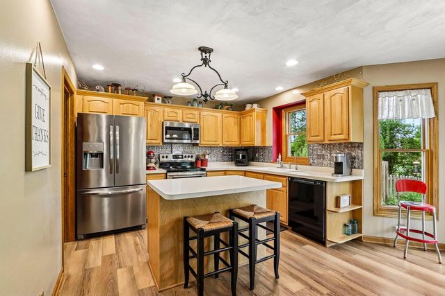 W5692 Sunset Ridge ROAD, Walworth, WI 53184