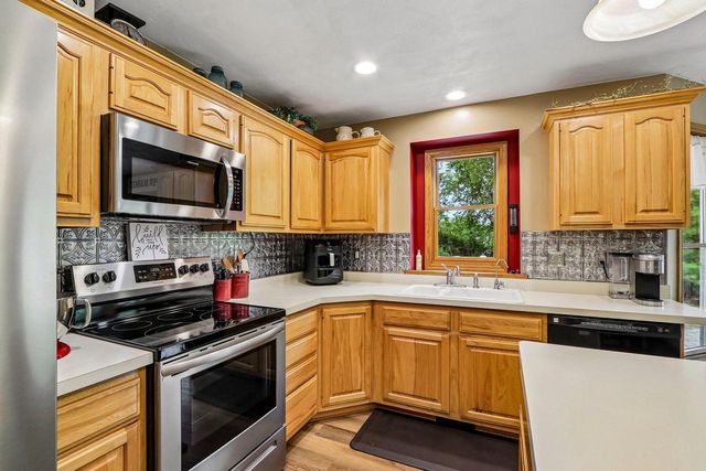 W5692 Sunset Ridge ROAD, Walworth, WI 53184