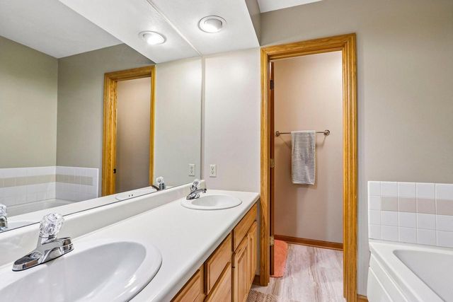 W5692 Sunset Ridge ROAD, Walworth, WI 53184