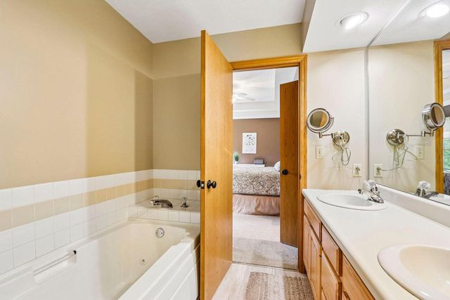 W5692 Sunset Ridge ROAD, Walworth, WI 53184
