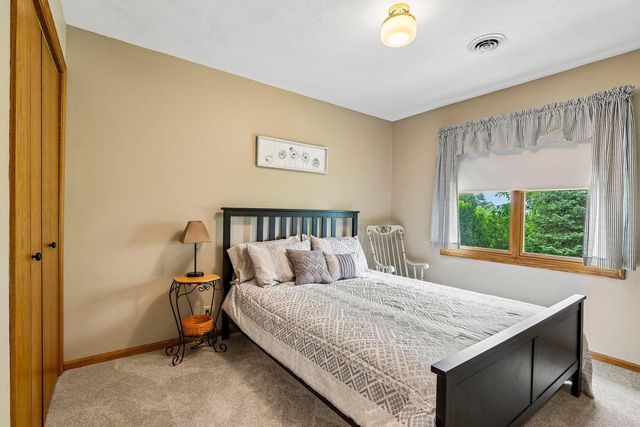 W5692 Sunset Ridge ROAD, Walworth, WI 53184