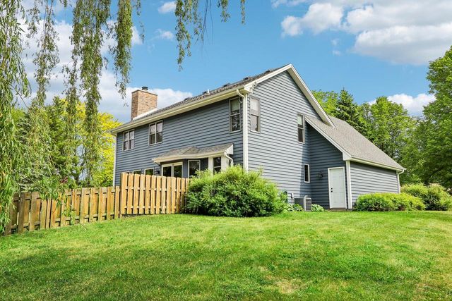 W5692 Sunset Ridge ROAD, Walworth, WI 53184
