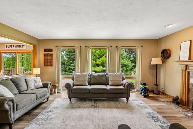 W5692 Sunset Ridge ROAD, Walworth, WI 53184