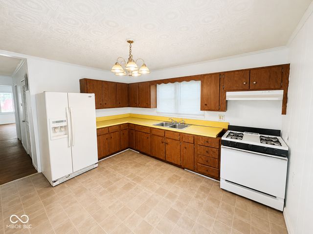 1016 E 29th Street, Anderson, IN 46016