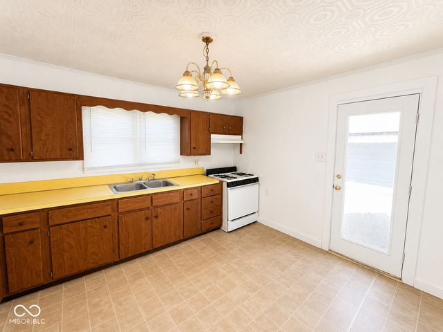 1016 E 29th Street, Anderson, IN 46016