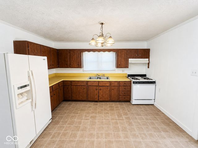 1016 E 29th Street, Anderson, IN 46016
