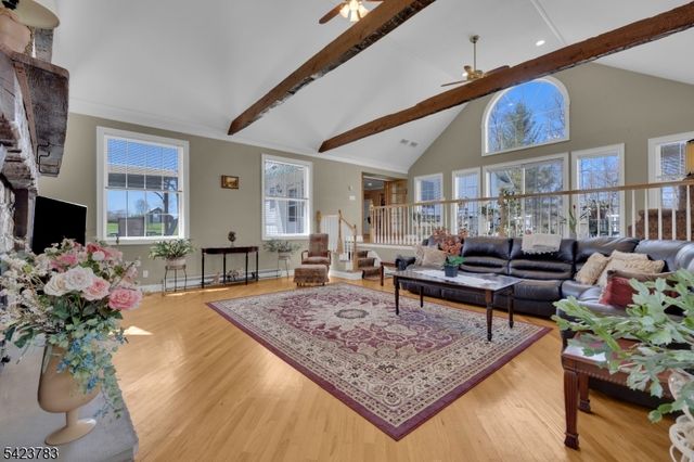 2 Spring Brook Ln, Lebanon Twp., NJ 08826