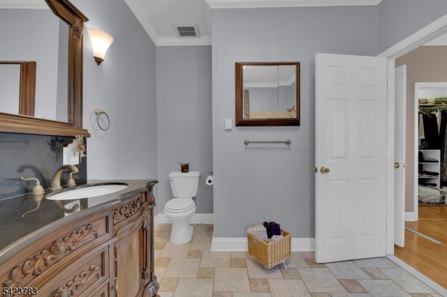 2 Spring Brook Ln, Lebanon Twp., NJ 08826