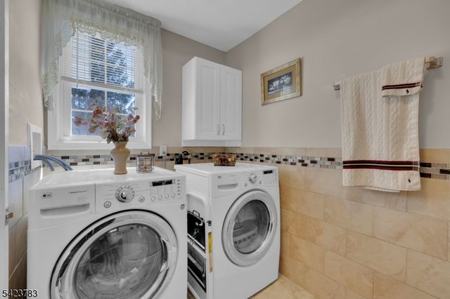 2 Spring Brook Ln, Lebanon Twp., NJ 08826