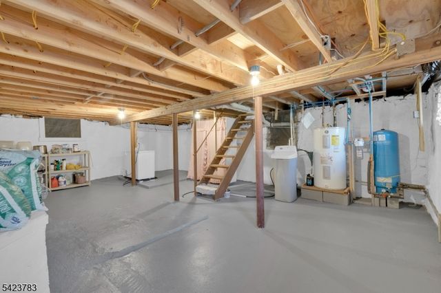 2 Spring Brook Ln, Lebanon Twp., NJ 08826