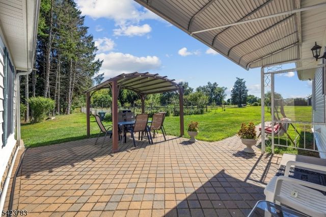 2 Spring Brook Ln, Lebanon Twp., NJ 08826