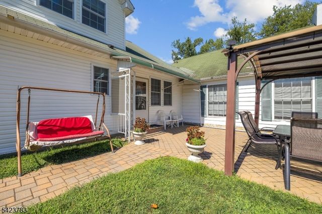 2 Spring Brook Ln, Lebanon Twp., NJ 08826