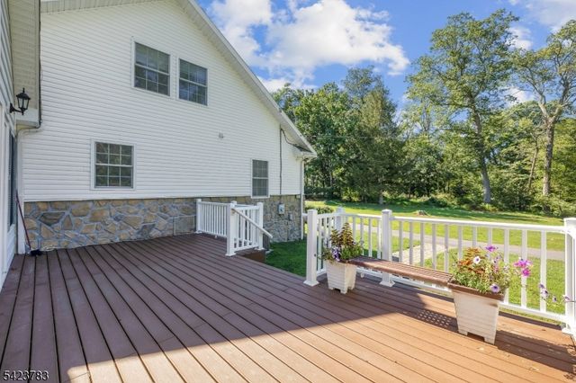 2 Spring Brook Ln, Lebanon Twp., NJ 08826