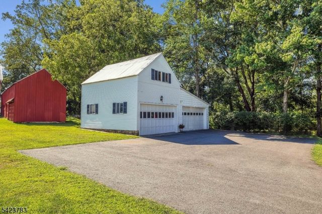 2 Spring Brook Ln, Lebanon Twp., NJ 08826