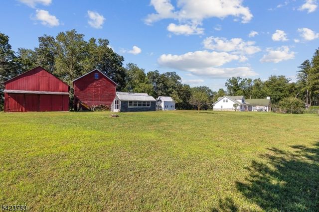 2 Spring Brook Ln, Lebanon Twp., NJ 08826