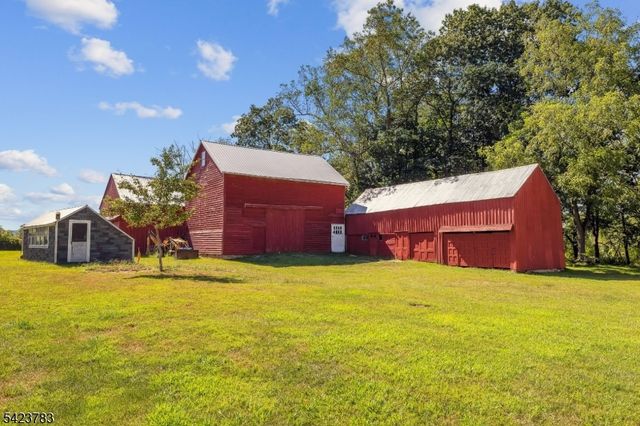 2 Spring Brook Ln, Lebanon Twp., NJ 08826